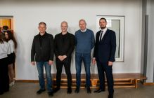 media/2026-04-25-14-34-45/b-1.jpg